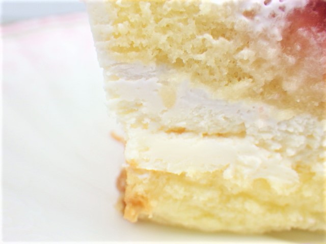コストコのいちごとマスカルポーネのホリデーケーキのサンドクリームは2種類