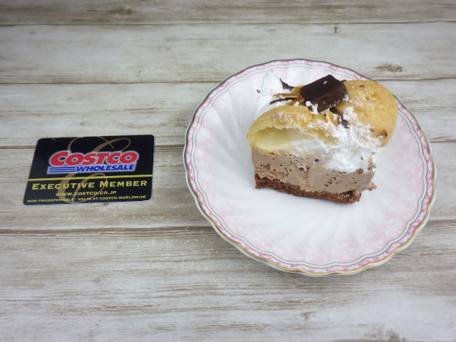 コストコのベルギーチョコムースプロフィットロールケーキの12等分の1カットサイズ
