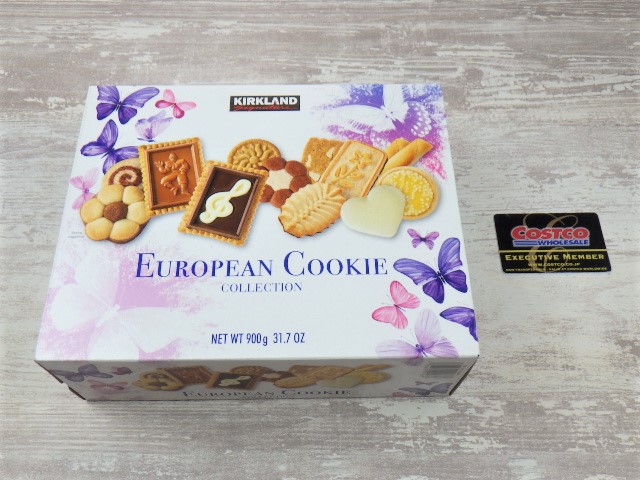 コストコのヨーロピアンクッキーの箱と会員証のサイズ比較